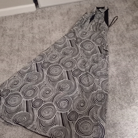 Tadashi Shoji gown - Picture 6 of 6